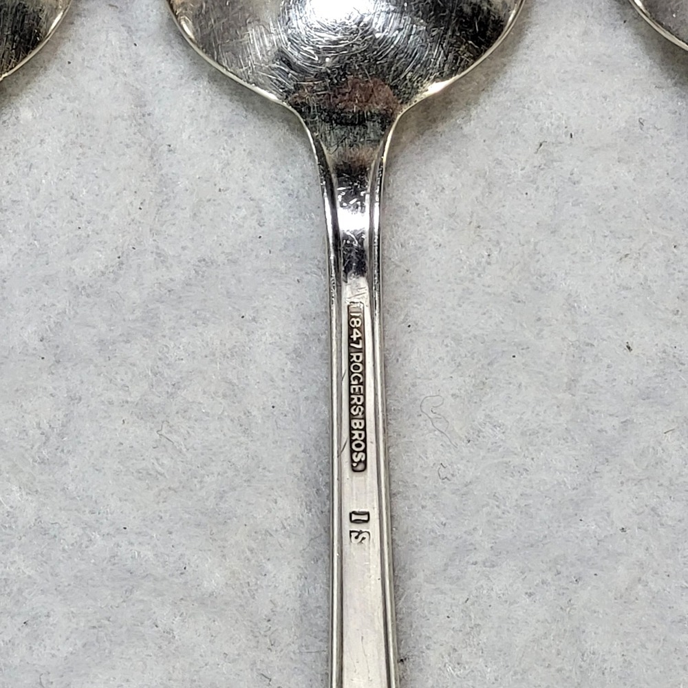 1847 Rogers & Bros Adoration Int'l Silverplate Table Spoon Lot of 4 - Picture 5 of 6
